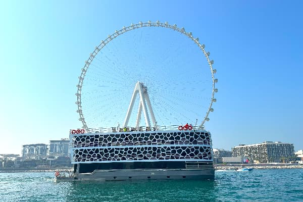 Orchid Cruise With Dinner & Unlimited Soft Drinks experience in Dubai - Image 9