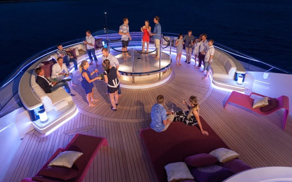 Lotus Royale Cruise with Dinner & Soft Drinks experience in Dubai - Image 7