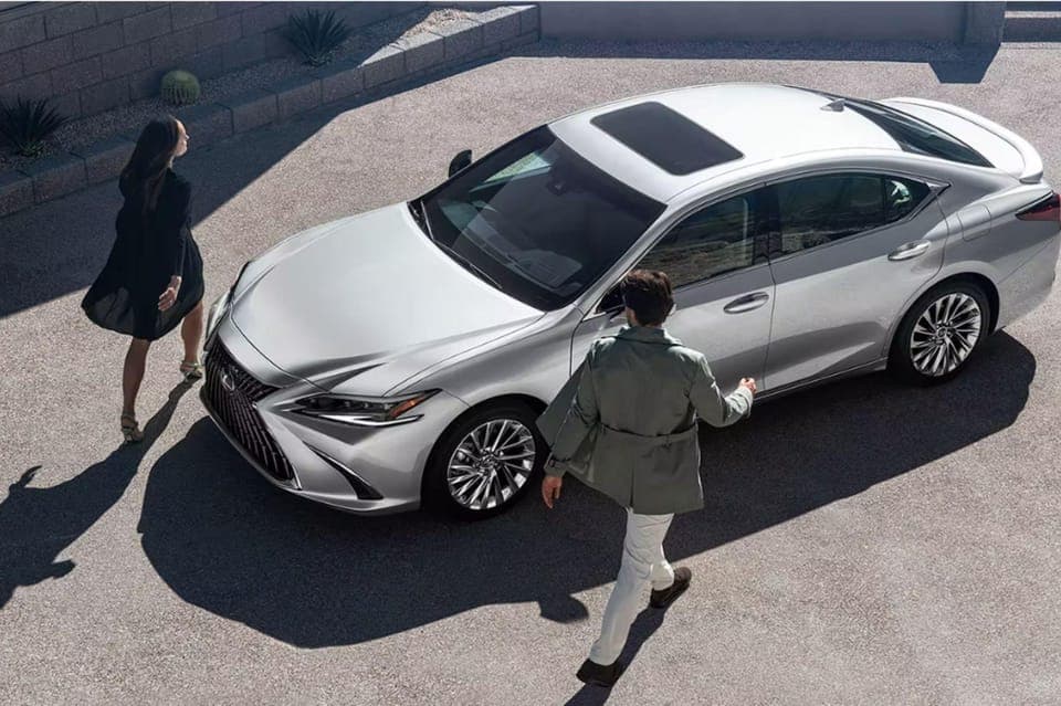 Private Luxury Car with Chauffeur – Elite Transfer Service experience in Dubai - Image 6