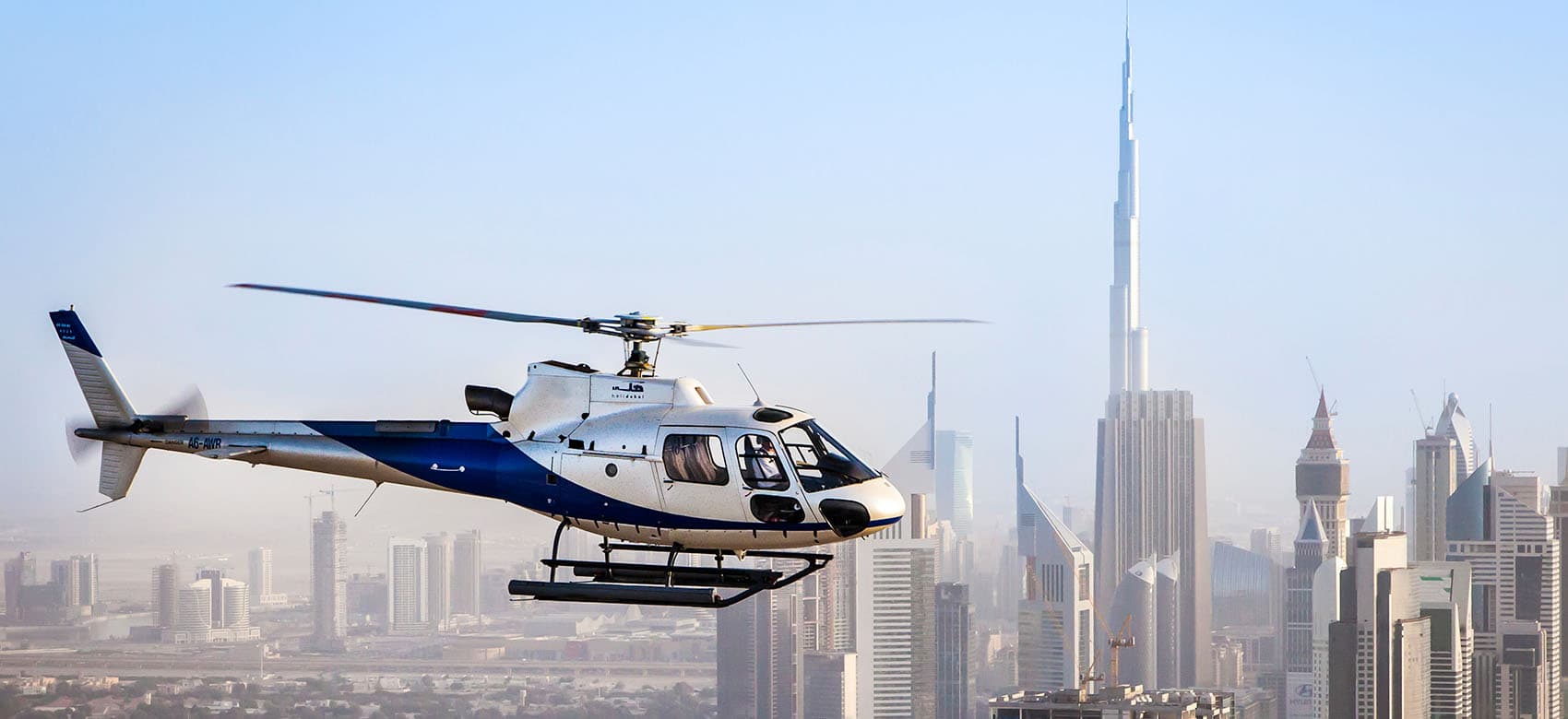 Pearl Heli Tour – Iconic Aerial Views of Dubai in 12 Minutes experience in Dubai - Image 2