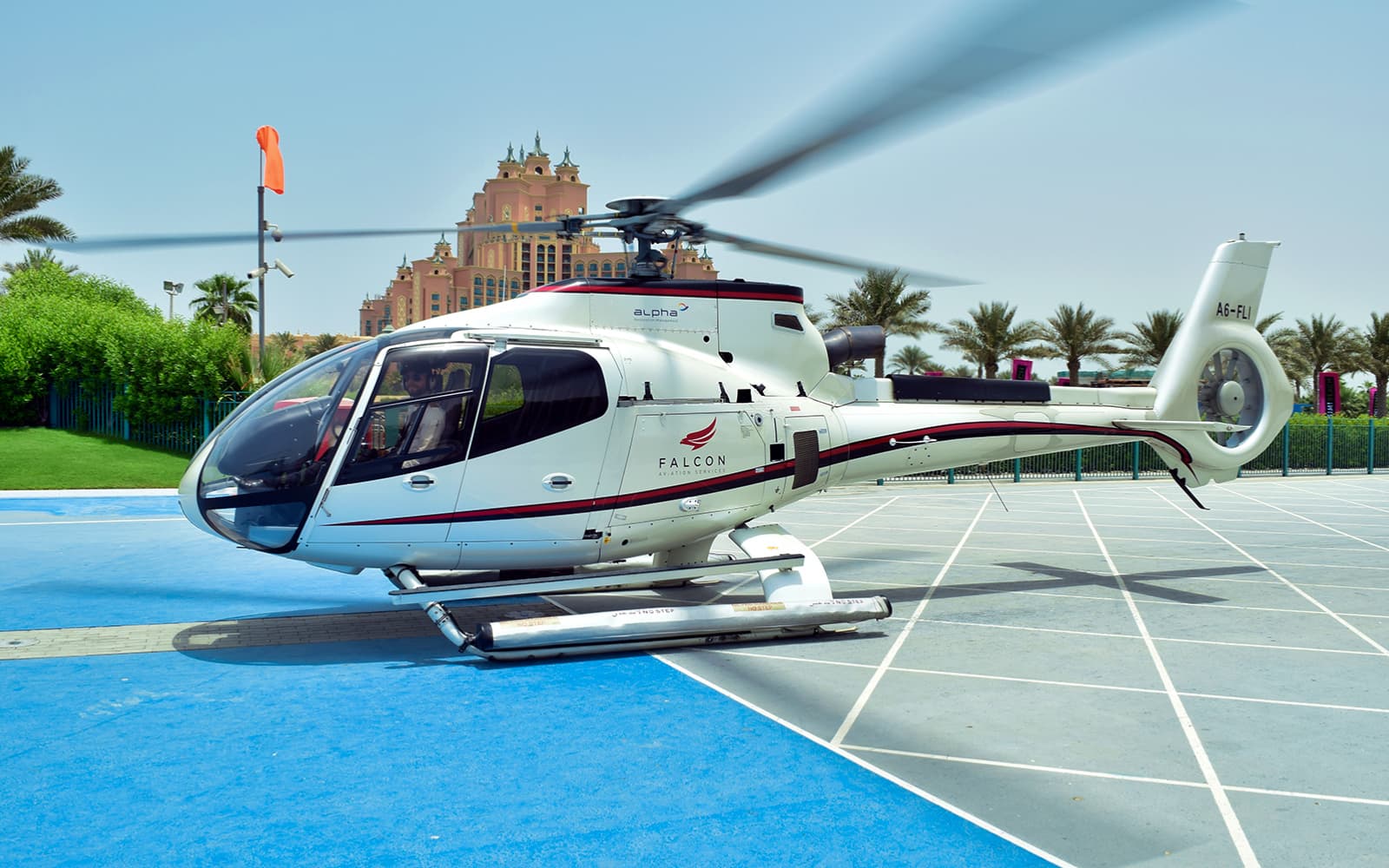 Pearl Heli Tour – Iconic Aerial Views of Dubai in 12 Minutes experience in Dubai - Image 7