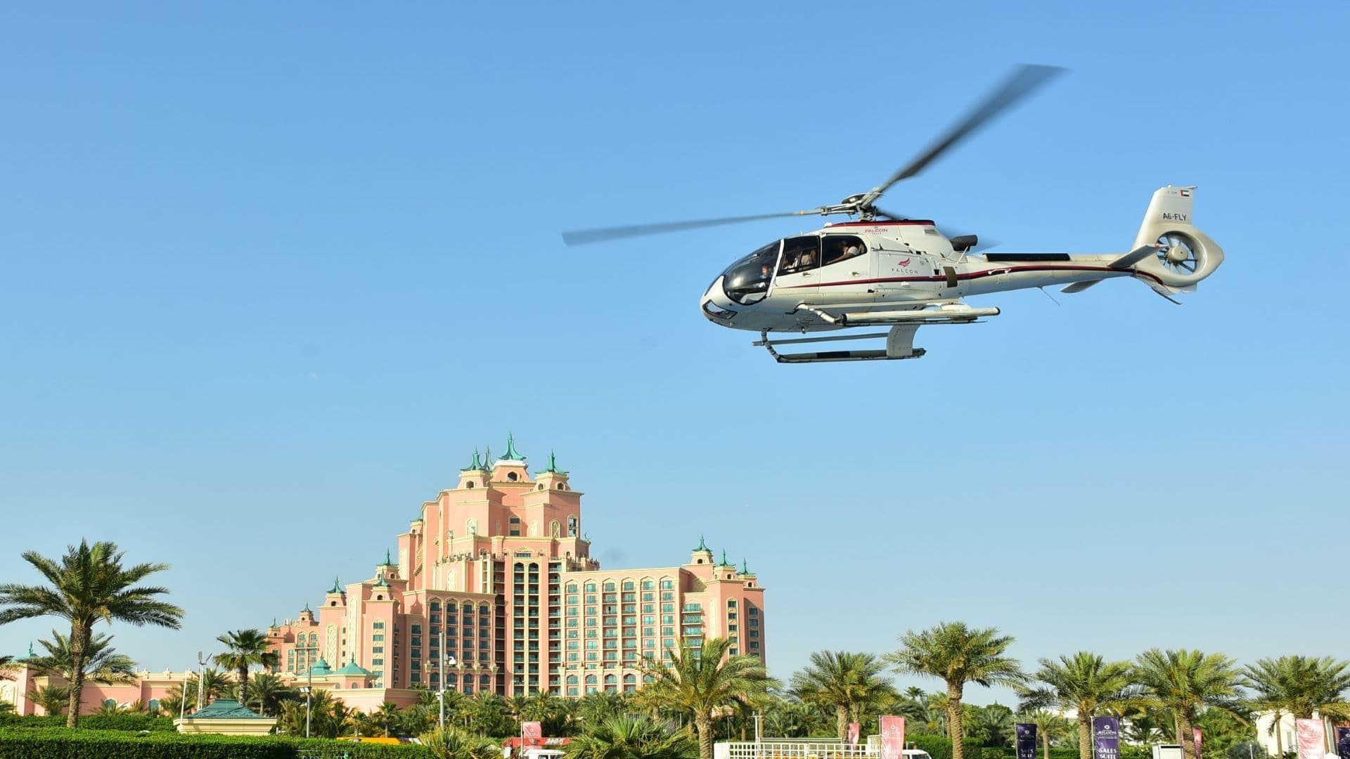 Pearl Heli Tour – Iconic Aerial Views of Dubai in 12 Minutes experience in Dubai - Image 8